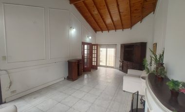 Casa en Venta, 5 amb ,con Patio, Lanús