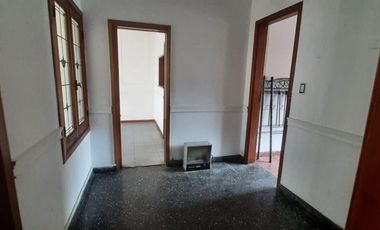 Casa en Venta, 5 amb ,con Patio, Lanús