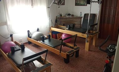 VENTA PH 3 AMBIENTES + DEPTO. 2 AMB. EN  BERNAL.
