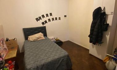 VENTA PH 3 AMBIENTES + DEPTO. 2 AMB. EN  BERNAL.