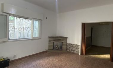 VENTA PH 3 AMBIENTES + DEPTO. 2 AMB. EN  BERNAL.