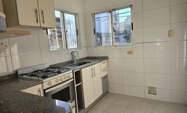 Departamento con cochera en alquiler en Caseros, Tres de Febrero, Provincia de Buenos Aires