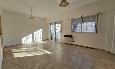 Departamento con cochera en alquiler en Caseros, Tres de Febrero, Provincia de Buenos Aires