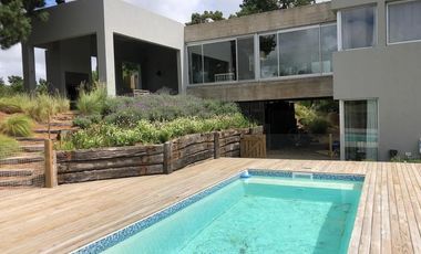 Casa con picsina, 4  Dormitorios 3 Baños Senderos l lote 61