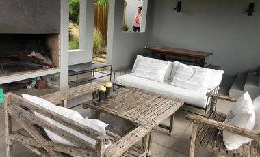 Casa con picsina, 4  Dormitorios 3 Baños Senderos l lote 61