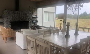 Casa con picsina, 4  Dormitorios 3 Baños Senderos l lote 61
