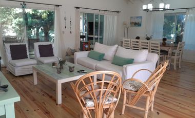 Casa de 4 Dormitorios y 3 Baños