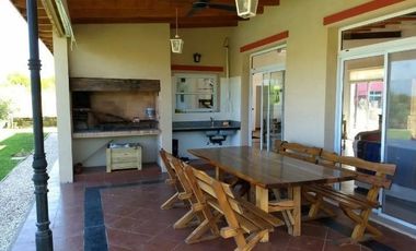 Casa con Pileta - Costa Esmeralda - Barrio Ecuestre - Lote 338