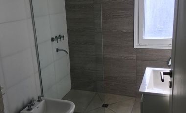 CASA DE 5 DORMITORIOS Y 4 BAÑOS C/ PISCINA SALIDA A CANCHA DE POLO