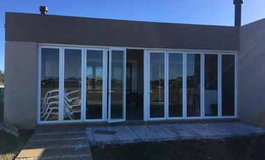 CASA DE 5 DORMITORIOS Y 4 BAÑOS C/ PISCINA SALIDA A CANCHA DE POLO