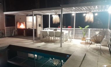 Casa de 4 Dormitorios y 2 baños c/ Piscina Climatizada - Costa Esmeralda