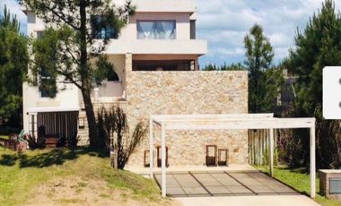 HERMOSA CASA SPA EN RESIDENCIAL 6 DORMITORIOS