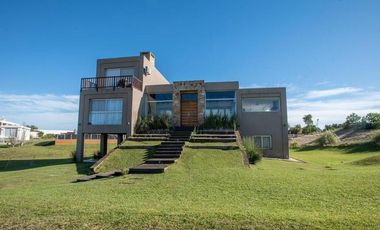 RESEIDENCIAL 1449 CASA 3 DOMITORIOS 2 BAÑOS COSTA ESMERALDA