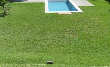 CASA DE 3 DORMITORIOS C/ PISCINA SENDEROS 2