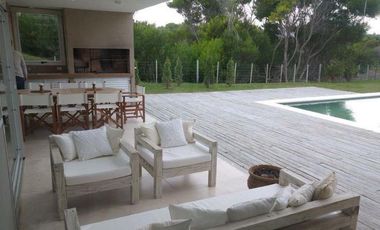 CASA DE 3 DORMITORIOS C/ PISCINA SENDEROS 2