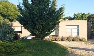 CASA DE 3 DORMITORIOS C/ PISCINA SENDEROS 2