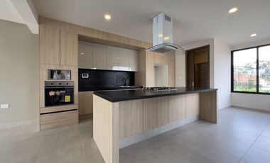 VENDO CASA EN ZAVALETA