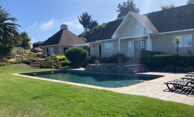 Casa en arriendo  año corrido en exclusivo condominio de Cachagua