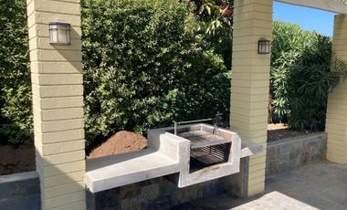 Casa en arriendo  año corrido en exclusivo condominio de Cachagua