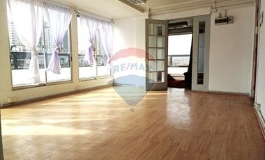 Arriendo amplia oficina Paseo Bulnes