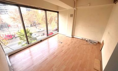 ARRIENDO Oficina de 120 m2, Metro Los Leones