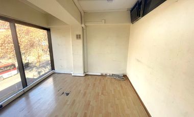 ARRIENDO Oficina de 120 m2, Metro Los Leones