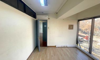 ARRIENDO Oficina de 120 m2, Metro Los Leones