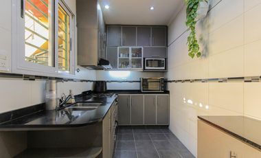PH EN VENTA CON PATIOS Y TERRAZA