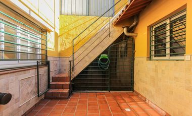 PH EN VENTA CON PATIOS Y TERRAZA