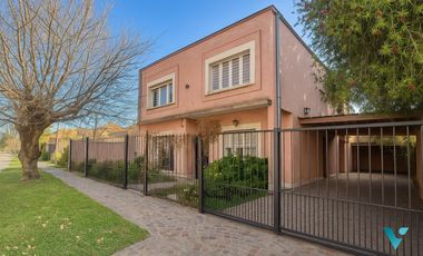 Casa en venta Ituzaingó 5 ambientes con quincho Apta crédito