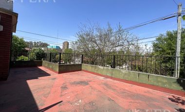 Venta casa 3 ambientes con cochera, patio con parrilla y terraza en Wilde