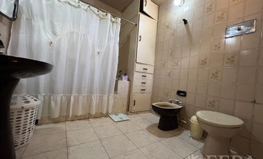Venta casa 3 ambientes con cochera, patio con parrilla y terraza en Wilde