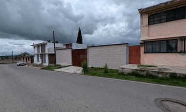 Terreno Habitacional en venta con amplio frente y 2 bardas en La Soledad, Aculco