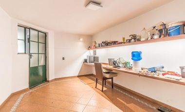 Retasada--Casa 10 ambientes en venta, patio, terraza, parrilla y cochera