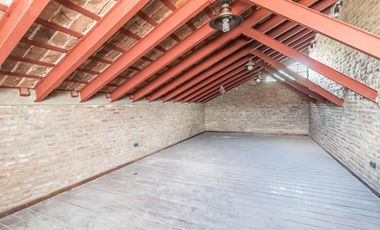 Retasada--Casa 10 ambientes en venta, patio, terraza, parrilla y cochera