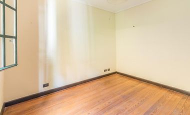 Retasada--Casa 10 ambientes en venta, patio, terraza, parrilla y cochera