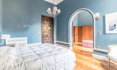 Retasada--Casa 10 ambientes en venta, patio, terraza, parrilla y cochera