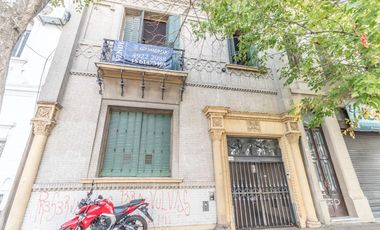 Retasada--Casa 10 ambientes en venta, patio, terraza, parrilla y cochera