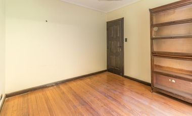 Retasada--Casa 10 ambientes en venta, patio, terraza, parrilla y cochera