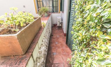 Retasada--Casa 10 ambientes en venta, patio, terraza, parrilla y cochera