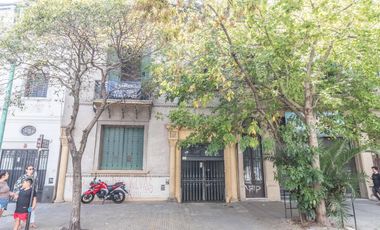 Retasada--Casa 10 ambientes en venta, patio, terraza, parrilla y cochera
