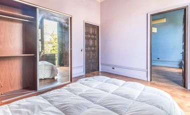 Retasada--Casa 10 ambientes en venta, patio, terraza, parrilla y cochera