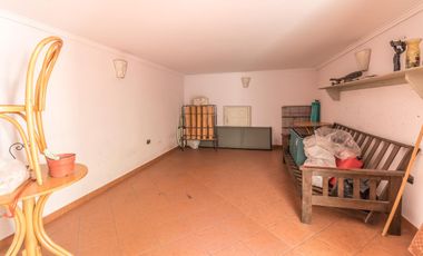 Retasada--Casa 10 ambientes en venta, patio, terraza, parrilla y cochera