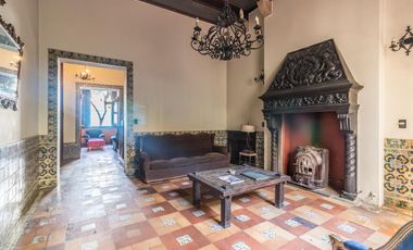 Retasada--Casa 10 ambientes en venta, patio, terraza, parrilla y cochera
