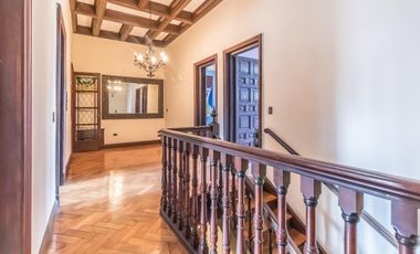 Retasada--Casa 10 ambientes en venta, patio, terraza, parrilla y cochera