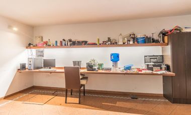 Retasada--Casa 10 ambientes en venta, patio, terraza, parrilla y cochera
