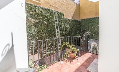 Retasada--Casa 10 ambientes en venta, patio, terraza, parrilla y cochera