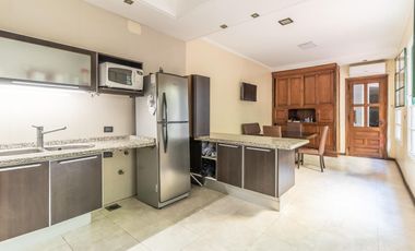 Retasada--Casa 10 ambientes en venta, patio, terraza, parrilla y cochera