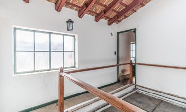 Retasada--Casa 10 ambientes en venta, patio, terraza, parrilla y cochera