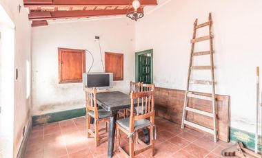 Retasada--Casa 10 ambientes en venta, patio, terraza, parrilla y cochera